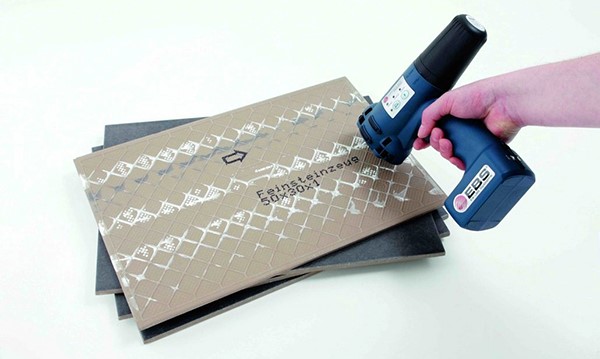 EBS手持噴碼機 建材噴碼場景 圖1