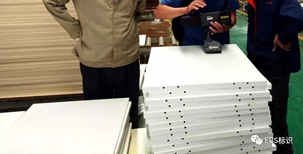 EBS手持噴碼機 建材噴碼場景 圖2